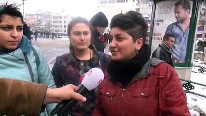 Vatandaş karekodlu pankarta yazanları çok merak etti. İşte cevabı