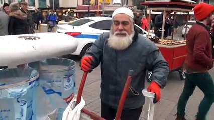 Kağıt toplayan İsmail dedenin yaşam mücadelesi