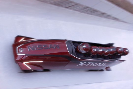 VÍDEO: Experiencia en el Bobsleigh de Nissan de siete plazas
