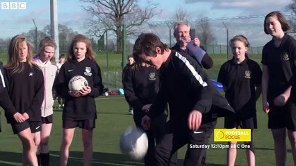 Riyad Mahrez bamboozled by shoelace trick