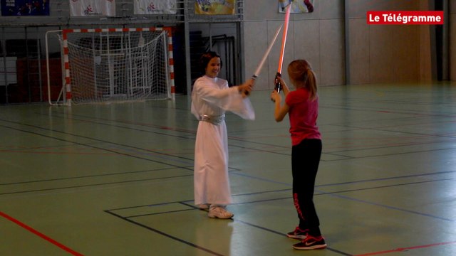 Pontivy. Escrime. Combat au sabre laser : un stage de découverte