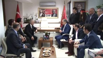 İzmir AK Parti'den CHP'ye Çiçekli Çikolatalı Ziyaret