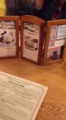 Elle fait une belle surprise à sa mère qu'elle n'a pas vue depuis 3 ans
