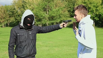 ЛЕТОМ МОЖНО ГРАБИТЬ ЛЮДЕЙ!!!