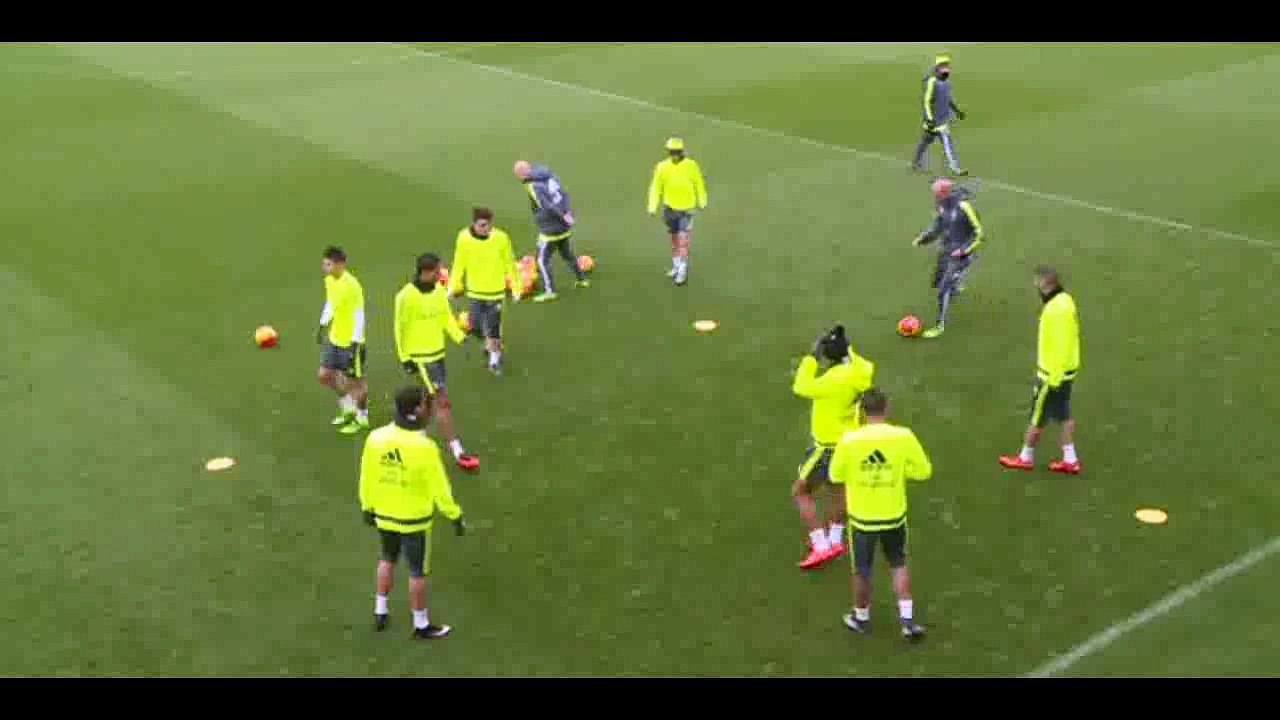 Entrenamiento 12/02/2016  Cristiano Ronaldo El taconazo chulesco de Cristiano en el rondo
