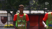 Destruiu! Gabriel manda no treino do Flamengo com belos gols