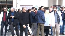 Diyarbakır'da Sağlıkçılar Barış Nöbeti Eylemlerini Sonlandırdı
