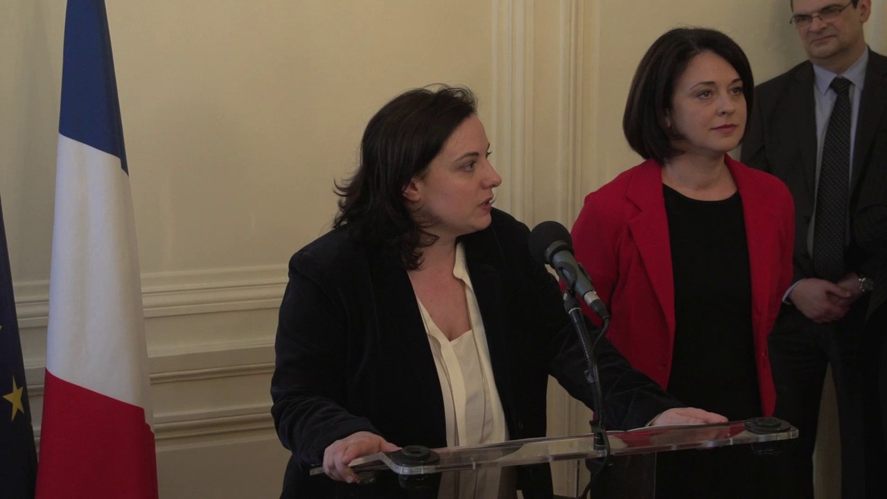 Passation de pouvoirs entre Sylvia Pinel et Emmanuelle Cosse