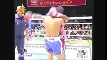 Coup de coude ultra violent lors d'un match de boxe