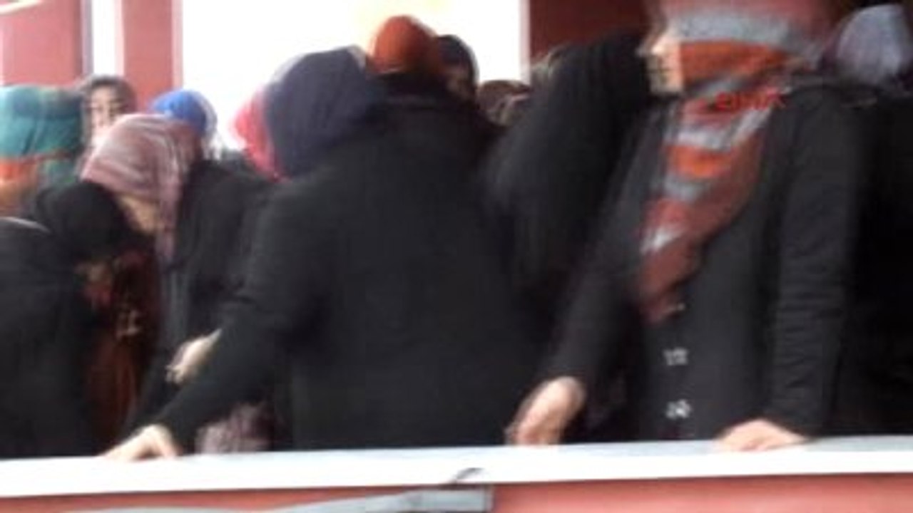 Sakarya 17 Aylık Çocuğu Ölen Annenin Yürek Dağlayan Feryatları