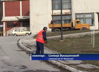 Čišćenje gradskih saobraćajnica od rizle u Majdnapeku, 12. februar 2016. (RTV Bor)