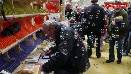 Brest. Le facteur à vélo de 65 ans prend sa retraite