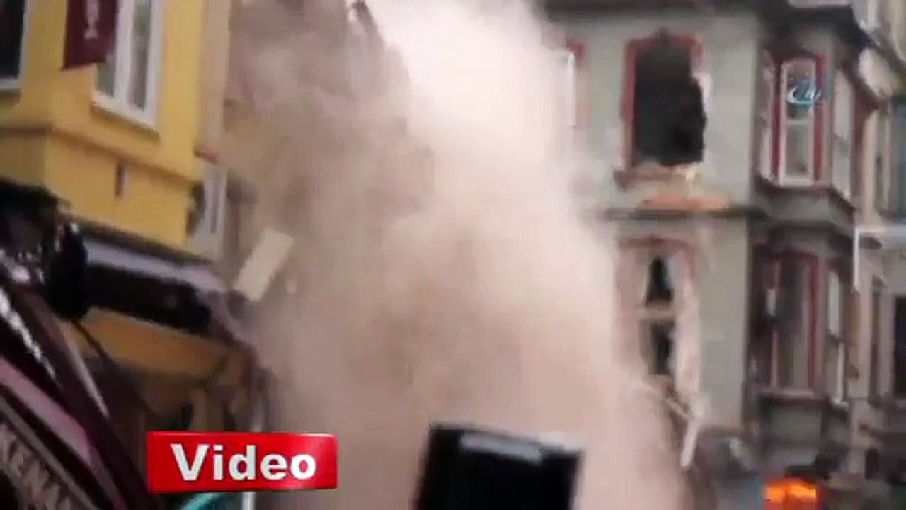 İşte Beyoğlu'ndaki binanın saniye saniye çökme anı