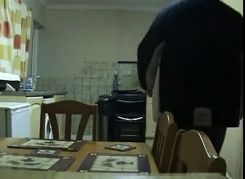 Полтергейст на кухне (6 sec)