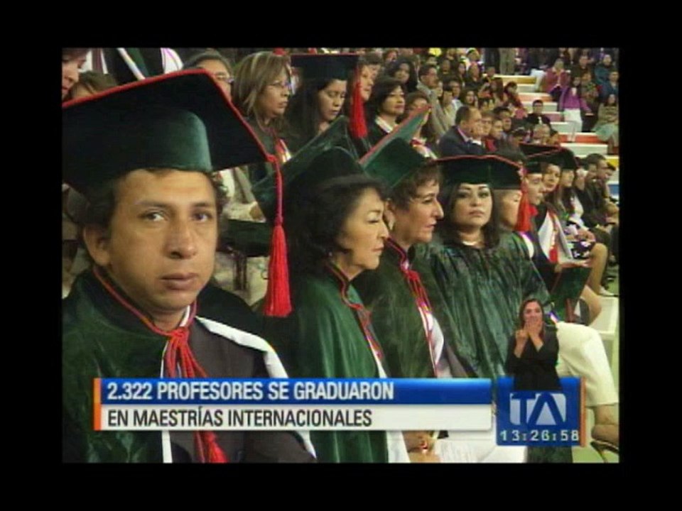 Profesores se graduaron en maestrías internacionales