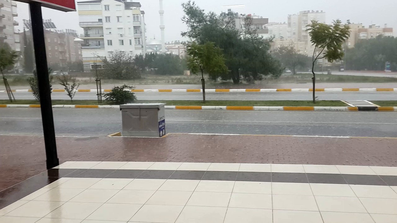 ANTALYA YAGMURA ESİR KALDI