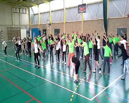 flashmob collège de Jonzac unss uefa concours