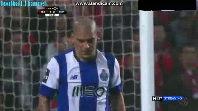 Maxi Pereira Horror Foul on Nicolas Gaitan | Benfica v. Porto 12.02.2016 HD