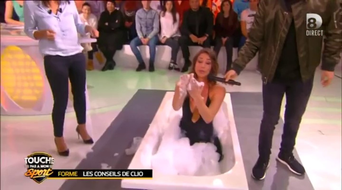 Clio Pajczer, la charmante chroniqueuse de l'émission Touche pas à mon sport