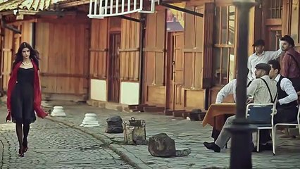 Ngjyra E Kuqe - Adrian Gaxha ft Floriani