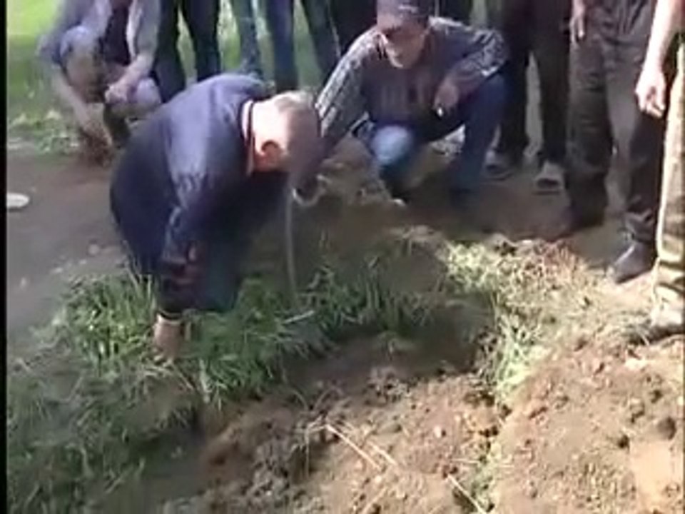 Вылез из могилы у всех на глазах, офигеть!