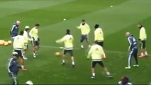 Cristiano Ronaldo tente un petit pont sur Zidane