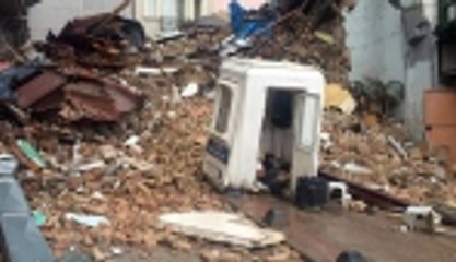 Beyoğlu'nda iki bina çöktü
