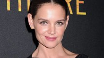 Katie Holmes emmène sa mère et ses sœurs à une première
