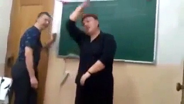 Первый раз пришел на пару за весь год, препод ЖЖОТ