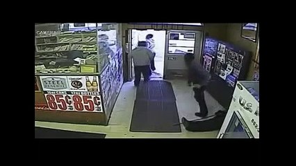 DETROIT - CCTV camera in liquor store shows the brutal attack of a 64 year old from Three Boys (720p Full HD)