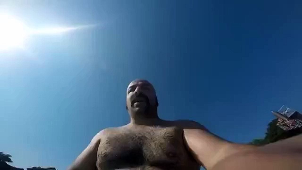Хедшот во время селфи под водой