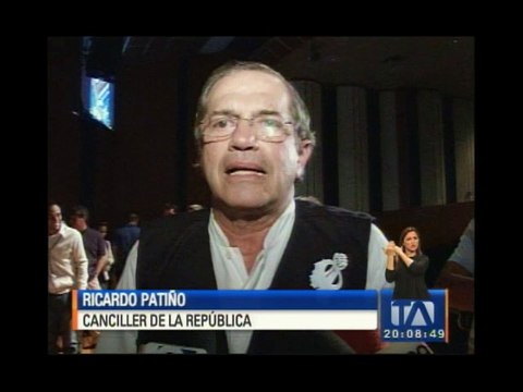 Ricardo Patiño pide tranquilidad a los militares