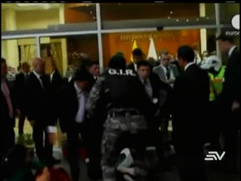 Nuevos videos de agresión a mujeres por seguridad turca