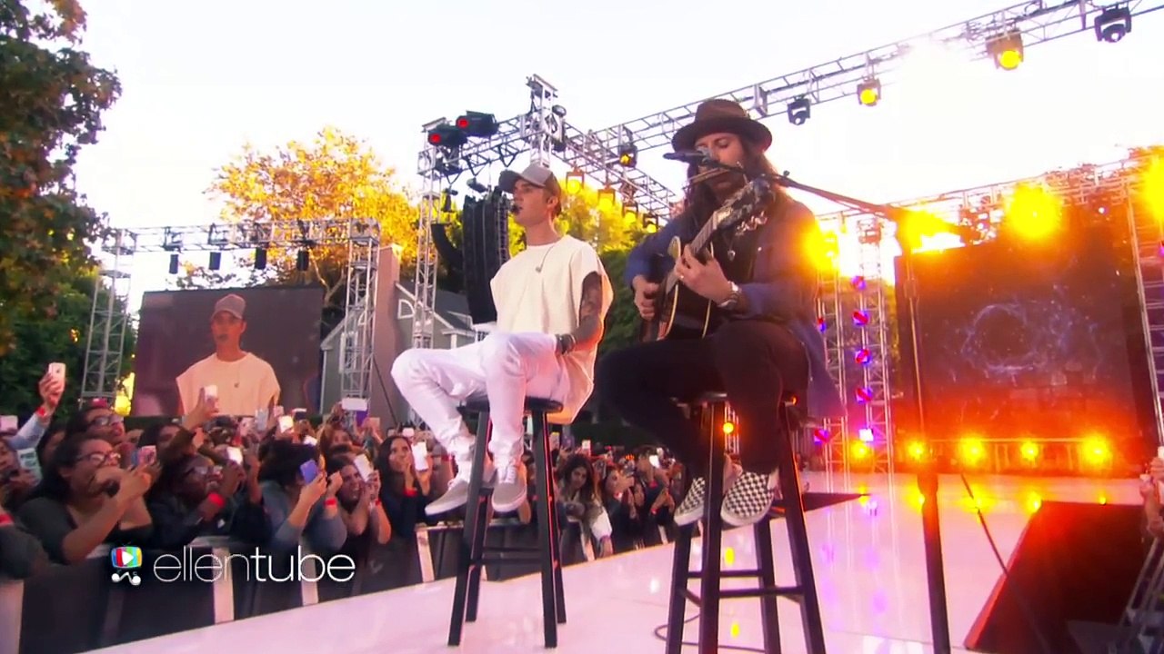 Justin Bieber Performs 'Love Yourself'