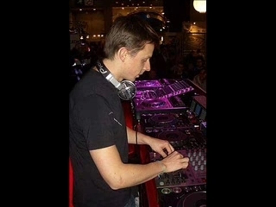 Martin Solveig (Feat. Jay Sebag) - Something better