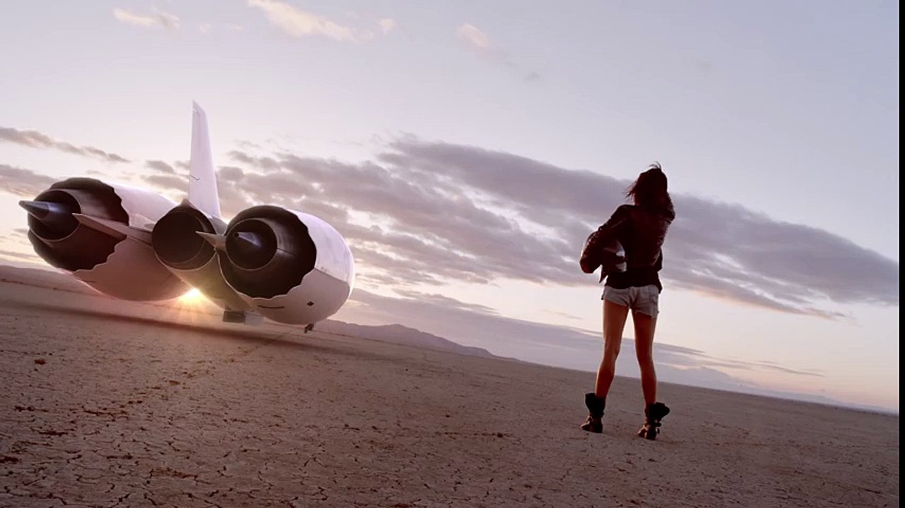 A Sci-Fi Short Film TRAVELER - by Simon Brown