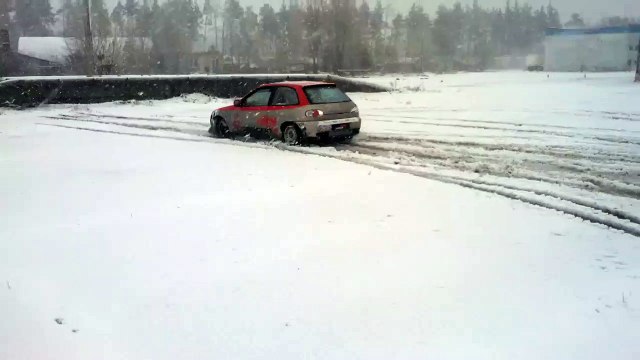 Непогода не помеха для отмены Урока экстремального вождения в Киеве. carbon.co.ua