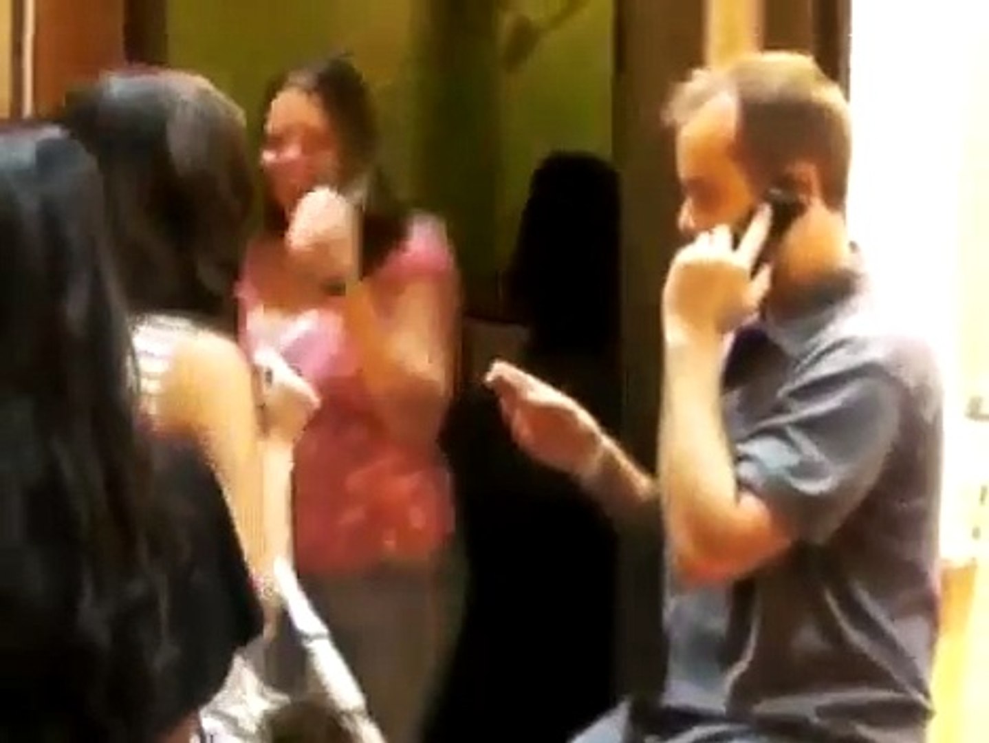 ⁣Прикинулся фейсконтролем на входе в ночной клуб