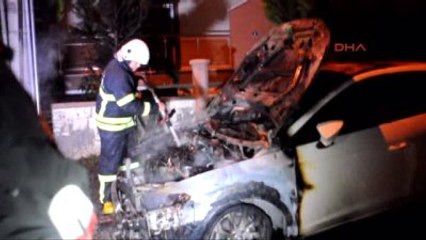 Aydın Didim Park Halindeki İki Otomobilde Şüpheli Yangın