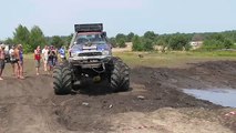 Танки грязи не боятся! Украинский БигФут Бомба деда Мазая- по болоту аки по суху