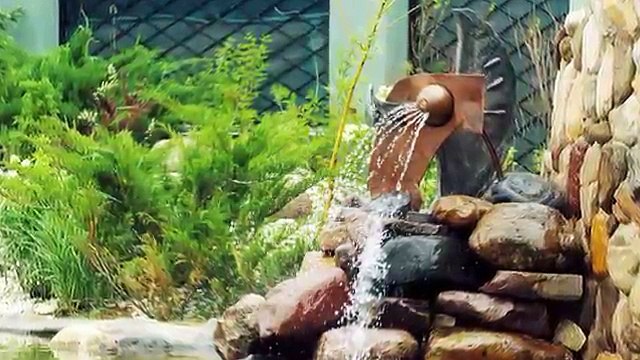 Фонтан в саду