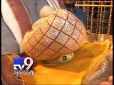 Couple offers diamond-studded crown worth Rs 1 crore to Lord Tirupati - Tv9 Gujarati
