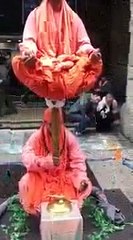 indian pandit making peoples fool