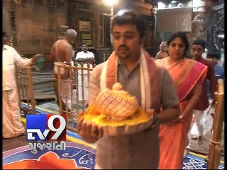 Couple offers diamond-studded crown worth Rs 1 crore to Lord Tirupati - Tv9 Gujarati--