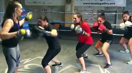 Boxing Alley Daniella Smith taking these ladies through an awesome boxing workout