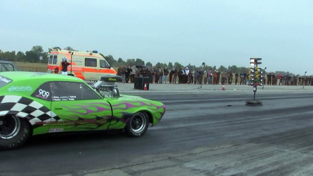 Chevrolet Camaro SS [8.3@258] Vs. VW Golf II TDI