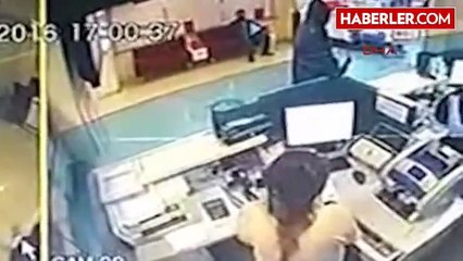 Sevgilisiyle Gezerken Parası Bitince Banka Soydu