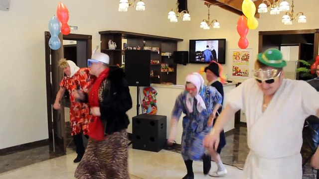 8 марта корпоратив, поздравляем женщин))