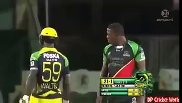 ھاھاھا کھلاڑی کو آوٹ کرنے کے بعد باولر کا خوشی منانے کا انداز چیک کریں