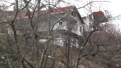 Kocaeli Evlerinin Altındaki Heyelan Korkutuyor